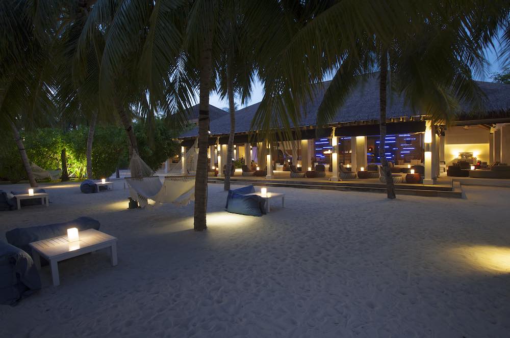 Fen Bar at Velassaru thumbnail 3